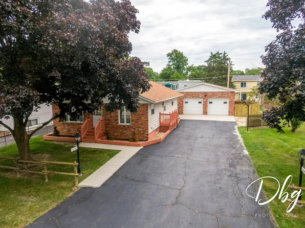 1323 Beverly Dr, Round Lake Beach, IL 60073