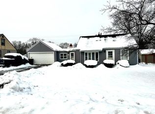 W271N2563 Pear Tree Ln, Pewaukee, WI 53072