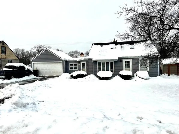 W271N2563 Pear Tree LANE, Pewaukee, WI 53072
