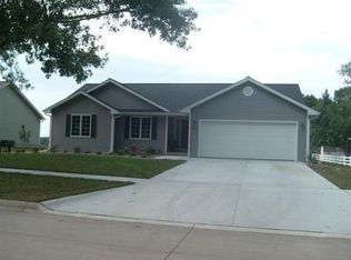 1106 Lincoln St, Pella, IA 50219