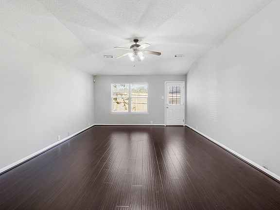 3rd image of 4719 Woodsend Ln