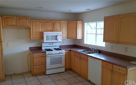 3rd image of 2833 S Meadowbrook Pl