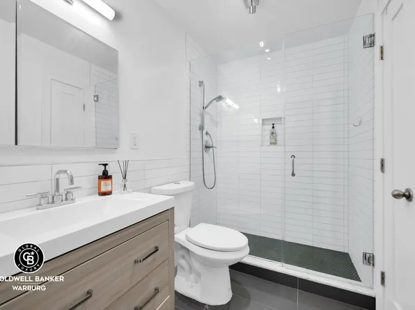 150 East 61st Street image 5 of 5