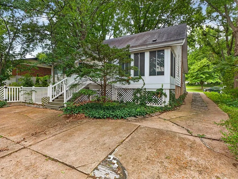7325 Sutherland Ave — Photo 44
