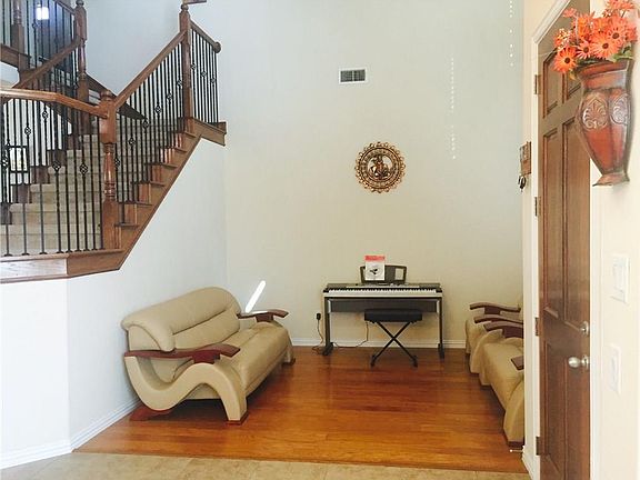 2nd image of 2535 Turnberry Ct