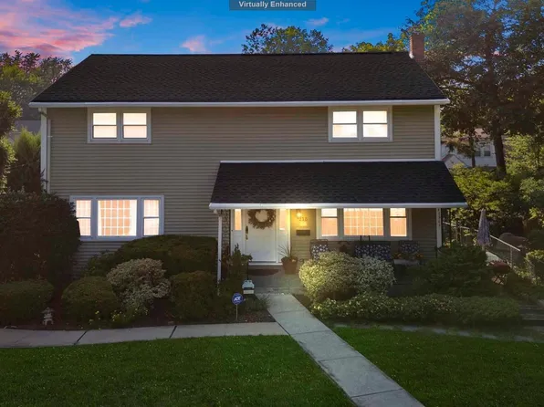 215 Oratam Ter, Leonia, NJ 07605