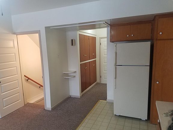 3rd image of 865 Leonard St NW #2
