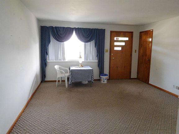 3rd image of 18 Meadow Ln