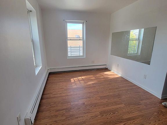 3rd image of 650 E 221st St Floor 3