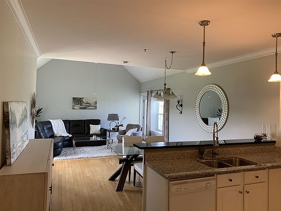 3rd image of 188 Willow St #301