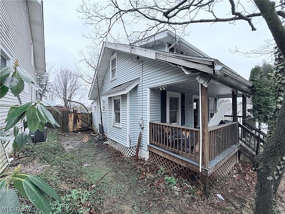 3rd image of 1282 Sawyer Ave