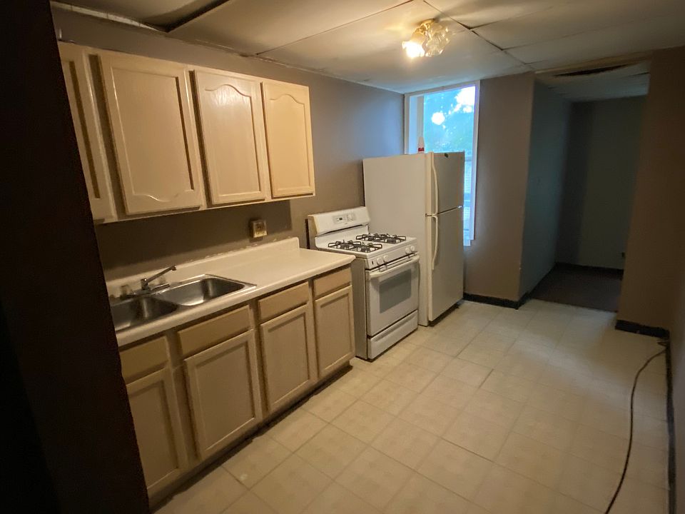 1st image of 4432 S Grand Blvd