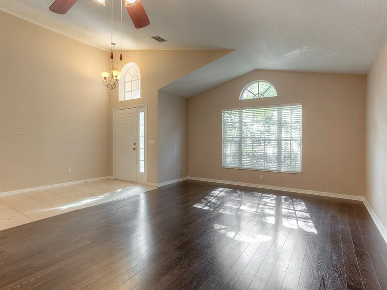 16820 Hawkridge Rd — Photo 2