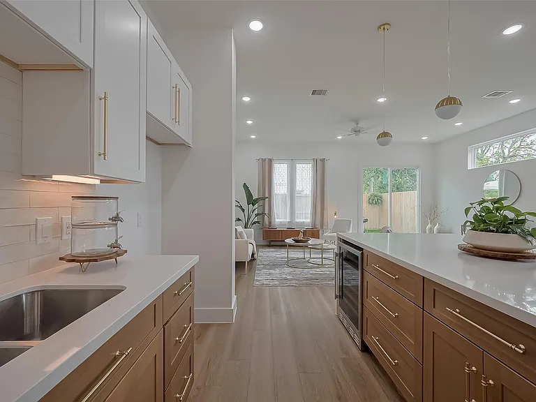 776 Mansfield St — Photo 17
