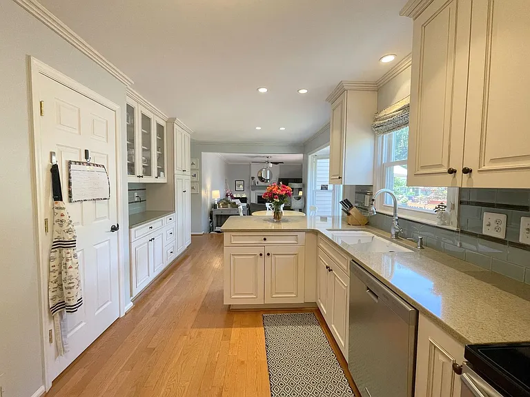 502 Clagett St SW — Photo 10