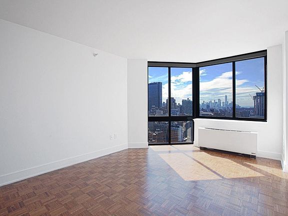 3rd image of 420 W 42nd St APT 37B