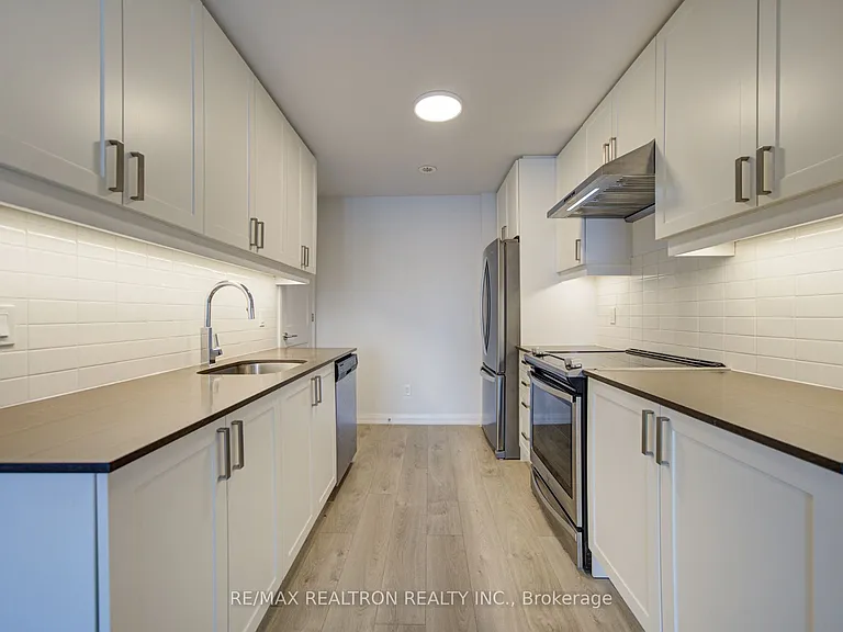 1050 Portage Pkwy #Townhouse 33 — Photo 14