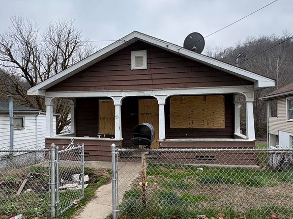 2231 Falcon Dr, Charleston, WV 25387