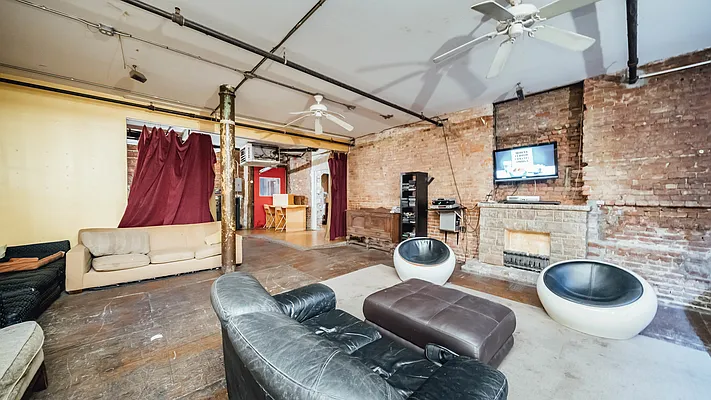 Rented by Nooklyn NYC LLC | media 68