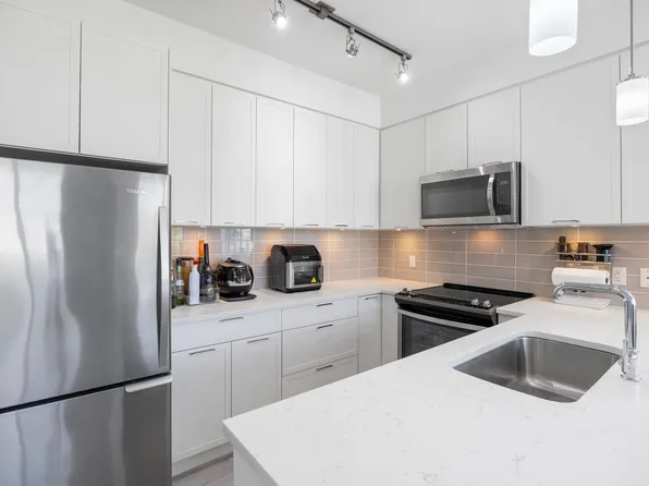 828 Gauthier Ave #417, Coquitlam, BC V3K 0E9