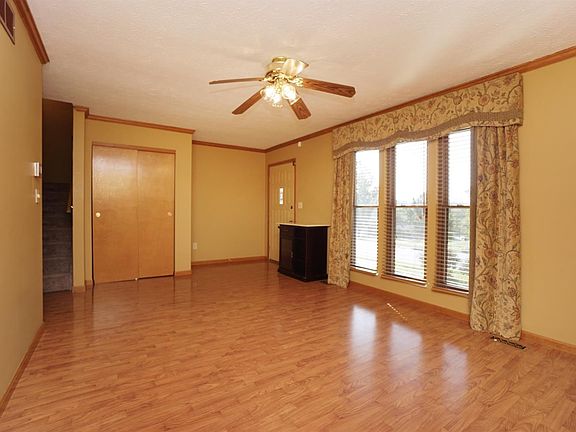 2nd image of 105 Hidden Hills Dr