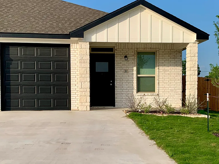 110 Levi Ct #B — Photo 2