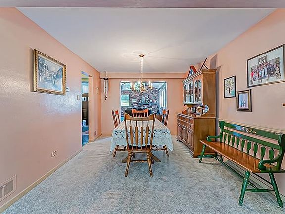 5th image of 104 N Pine Dr