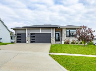 10181 Thorne Dr, West Des Moines, IA 50266