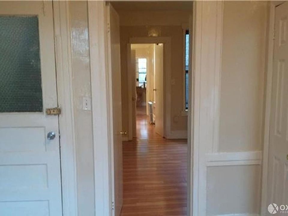 2nd image of 3243 48th St APT 2L