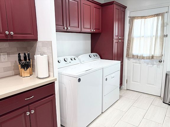 3rd image of 15702 E Grovecenter St