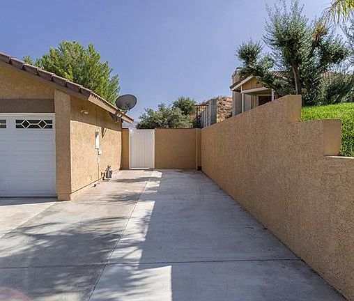 5th image of 15216 Oleander Ct