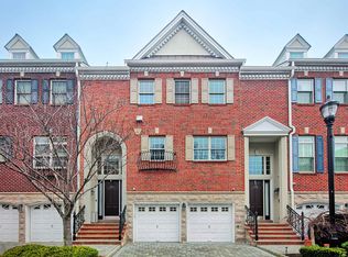 517 Harbor Pl, West New York, NJ 07093