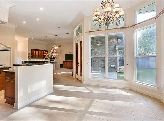 5th image of 102 Woodstone Dr
