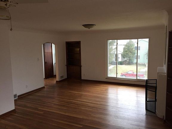 4th image of 1461 Ashland Ave #B