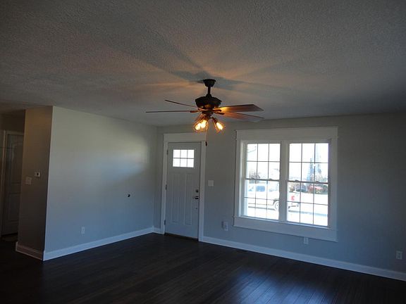 3rd image of 615 N Vine St