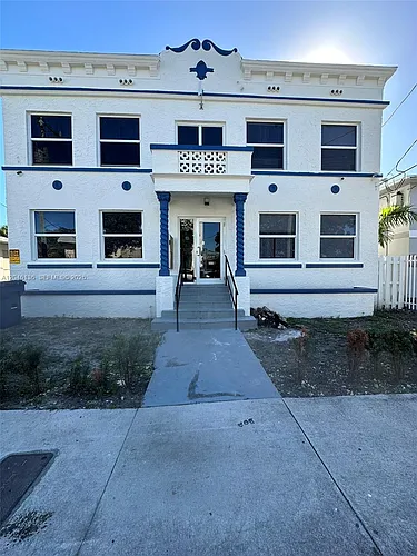 1450 SW 4th St #4 Photo 1