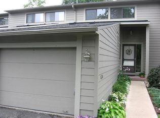 652 Peninsula Ct, Ann Arbor, MI 48105