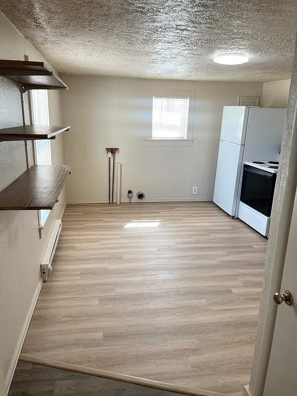 2 bed, 1.0 bath, 750 sqft, $900 — Photo 2