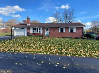 916 Fox Meadow Rd, Chambersburg, PA 17202