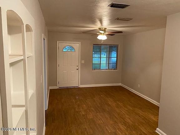2nd image of 5068 Kingsbury St