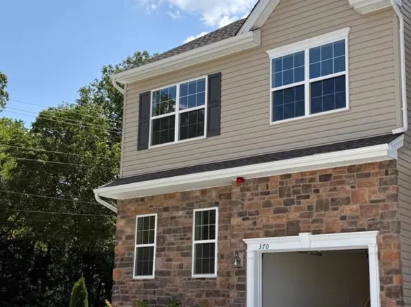 370 Hidden Dr, Blackwood, NJ 08012