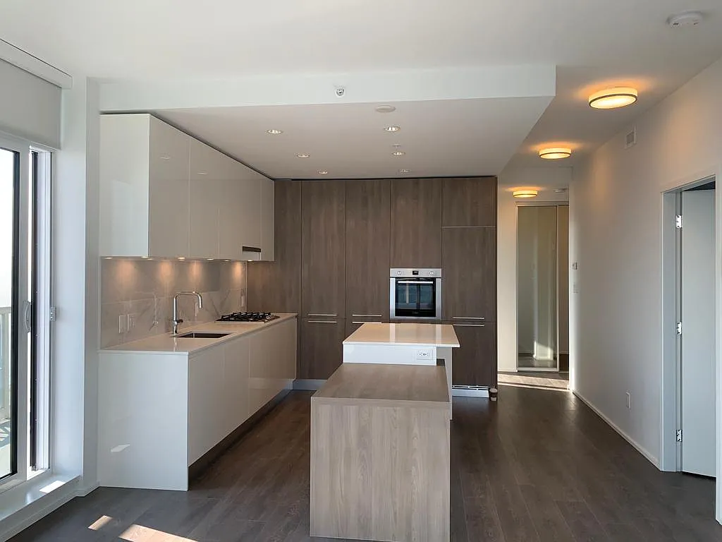 1955 Alpha Way Burnaby — Photo 2