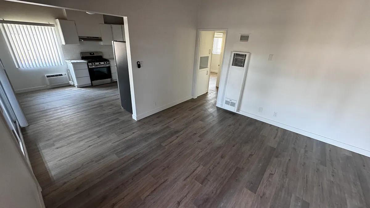 Building Photo - 11611 Darlington Ave #13