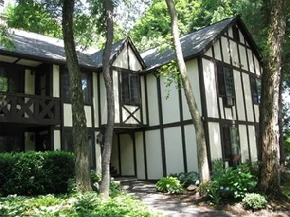 97 Tudor Ct, Pleasantville, NY 10570