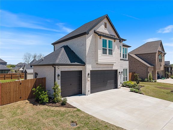 2nd image of 2906 N Lavender Ln