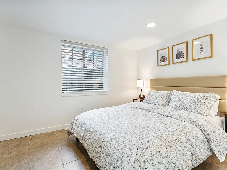 7906 N Brandon Ave #B — Photo 16