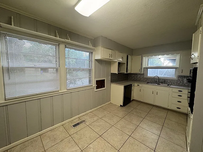 2349 Mount Carmel Dr — Photo 11