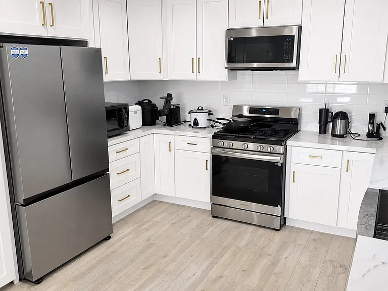 305 N College St — Photo 15