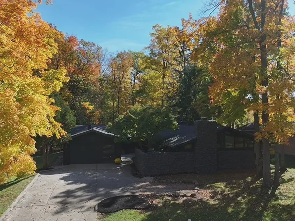 703 Briarcliff Dr, Aurora, OH 44202