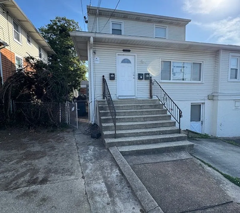 1332 Stevens Ave